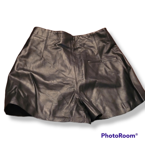 Christian Dior Lambs Leather Skort with CD Buckle - Picture 3 of 12